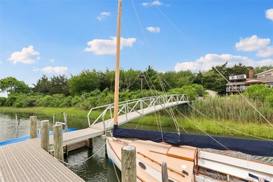 Perfectly sited on a protected inlet on West Lake, with direct - photo 37