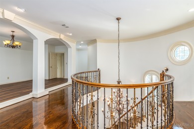 LUXURIOUS GOLF COURSE LIVING IN WYNLAKES. Experience refined - photo 38