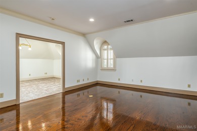 LUXURIOUS GOLF COURSE LIVING IN WYNLAKES. Experience refined - photo 41