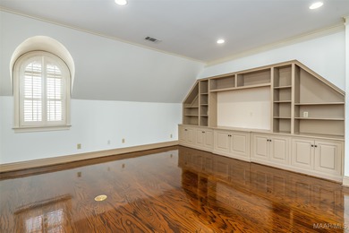 LUXURIOUS GOLF COURSE LIVING IN WYNLAKES. Experience refined - photo 42