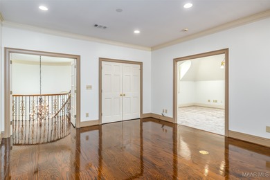 LUXURIOUS GOLF COURSE LIVING IN WYNLAKES. Experience refined - photo 44