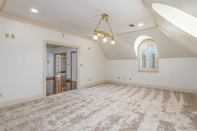 LUXURIOUS GOLF COURSE LIVING IN WYNLAKES. Experience refined - photo 46