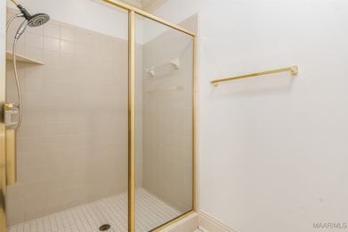LUXURIOUS GOLF COURSE LIVING IN WYNLAKES. Experience refined - photo 54