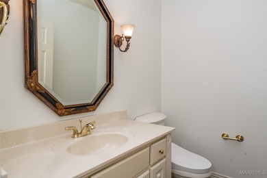 LUXURIOUS GOLF COURSE LIVING IN WYNLAKES. Experience refined - photo 57
