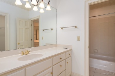 LUXURIOUS GOLF COURSE LIVING IN WYNLAKES. Experience refined - photo 60