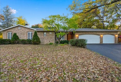 Loch Lomond Lake Home Sale Pending in Mundelein Illinois