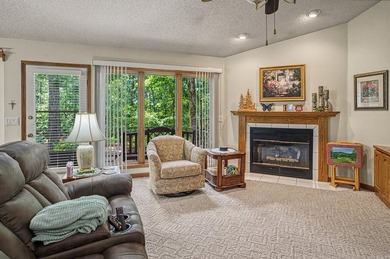 Easy Living in this 3 bedroom 2 bath home. Laminate flooring - photo 2