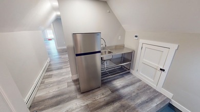 Looking for a sizable historic home that comes fully furnished? - photo 33
