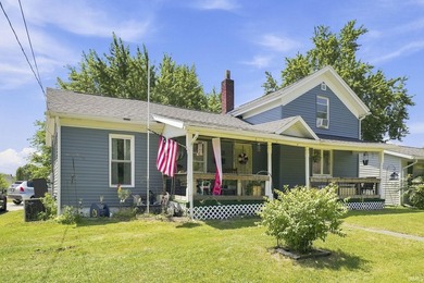 Move right into this charming 2-bedroom, with potential for a - photo 3