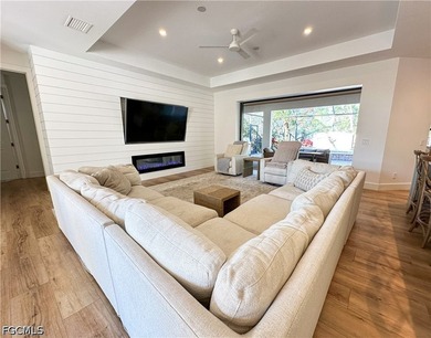 Elegant Home in the Prestigious Gated Community of Spanish Wells - photo 9