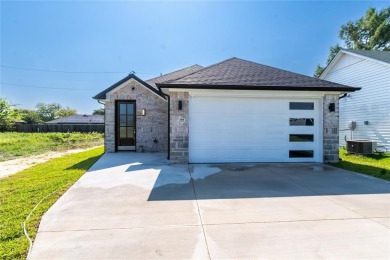 Lake Home For Sale in Gun Barrel City, Texas