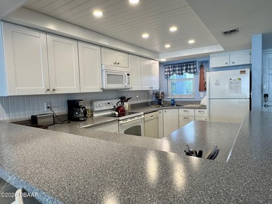 This beautiful direct oceanfront two-bedroom, two-bathroom - photo 7