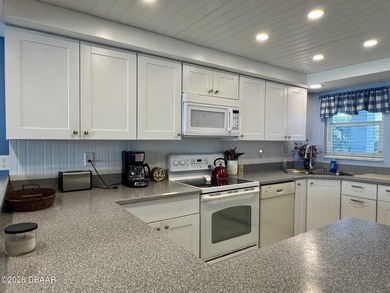This beautiful direct oceanfront two-bedroom, two-bathroom - photo 8