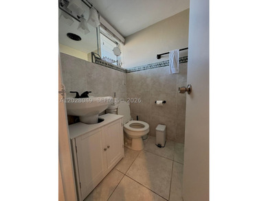 Stunning 1 Bed, 1.5 Bath Condo in Desirable Skylake! This - photo 4