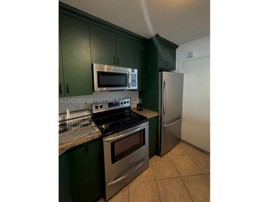 Stunning 1 Bed, 1.5 Bath Condo in Desirable Skylake! This - photo 5