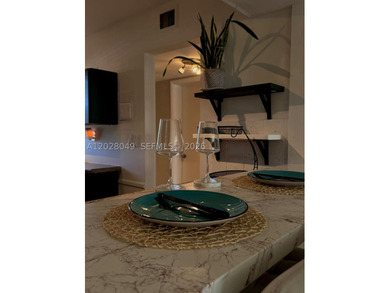 Stunning 1 Bed, 1.5 Bath Condo in Desirable Skylake! This - photo 9