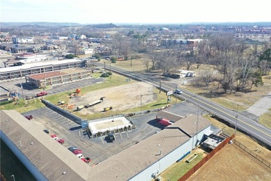 Excellent investment opportunity! This well-maintained 52 room - photo 4