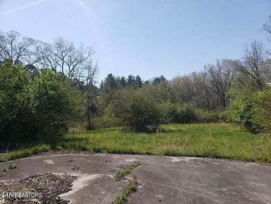 This property is 4.9 acres with a 1-acre pond. Perfect location - photo 2