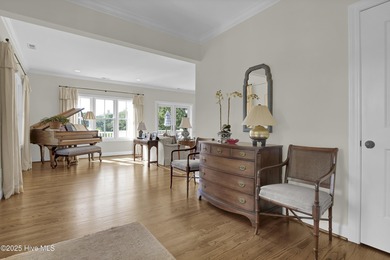 Located in the sought after Greenville Loop Sound area, with