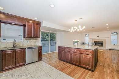 Welcome to one of Tottenville's best-kept secrets - a stunning - photo 16