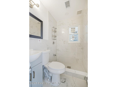 Welcome to one of Tottenville's best-kept secrets - a stunning - photo 18