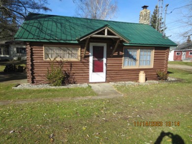 Windover Lake Home For Sale in Farwell Michigan