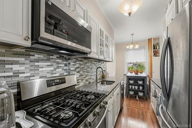 Welcome to easy, low maintenance living at 19 William Street, a - photo 3