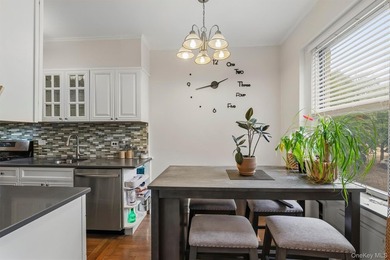 Welcome to easy, low maintenance living at 19 William Street, a - photo 5