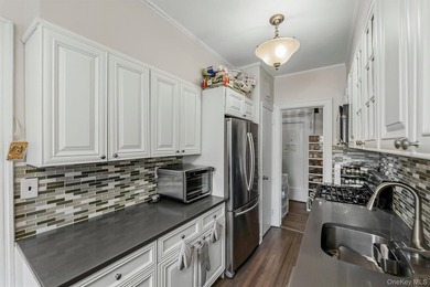 Welcome to easy, low maintenance living at 19 William Street, a - photo 7