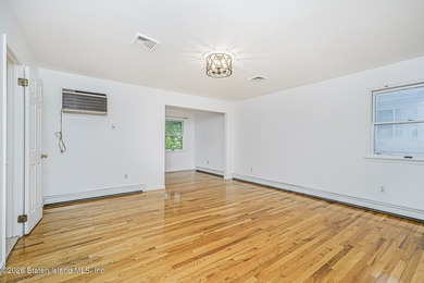 Welcome to one of Tottenville's best-kept secrets - a stunning - photo 29