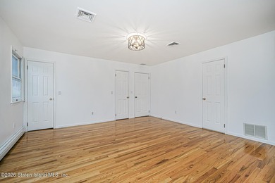 Welcome to one of Tottenville's best-kept secrets - a stunning - photo 30