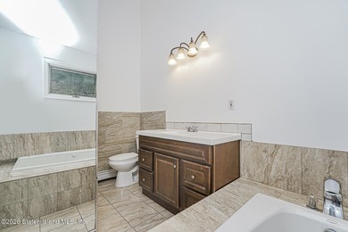 Welcome to one of Tottenville's best-kept secrets - a stunning - photo 31