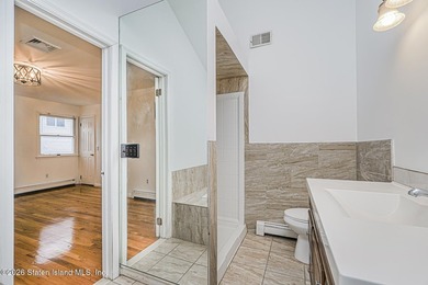 Welcome to one of Tottenville's best-kept secrets - a stunning - photo 32