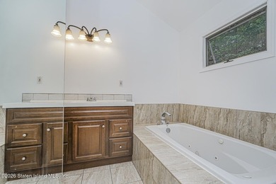 Welcome to one of Tottenville's best-kept secrets - a stunning - photo 33