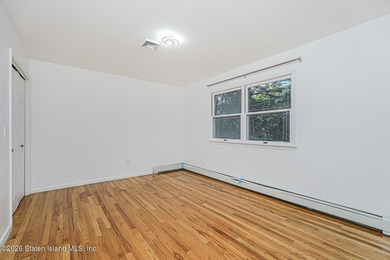 Welcome to one of Tottenville's best-kept secrets - a stunning - photo 34