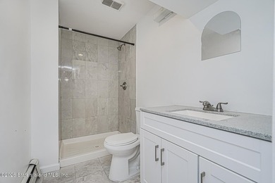 Welcome to one of Tottenville's best-kept secrets - a stunning - photo 36