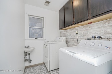 Welcome to one of Tottenville's best-kept secrets - a stunning - photo 41