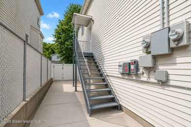 Welcome to one of Tottenville's best-kept secrets - a stunning - photo 42