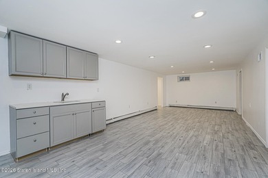 Welcome to one of Tottenville's best-kept secrets - a stunning - photo 44