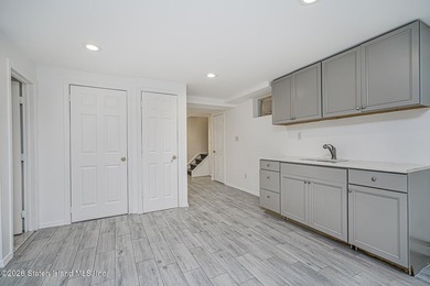 Welcome to one of Tottenville's best-kept secrets - a stunning - photo 47