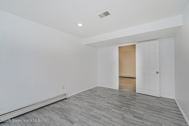 Welcome to one of Tottenville's best-kept secrets - a stunning - photo 48