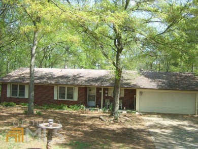 The best of both worlds!! If you enjoy sitting on a screen porch - Lake Home For Sale in Hartwell, Georgia