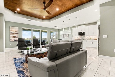 Amazing one of a kind lakefront house in Stonewater. This 3 - photo 6