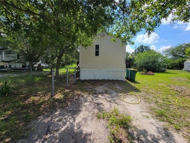 Affordable opportunity! This 2-bedroom,2-bath single-wide mobile - photo 2