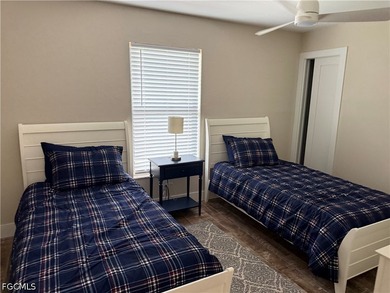Welcome to desirable Southwest Cape Coral! This beautifully - photo 9