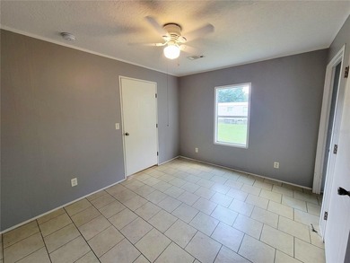 Affordable opportunity! This 2-bedroom,2-bath single-wide mobile - photo 10