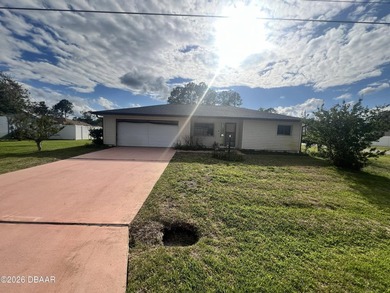 Discover the potential at 2 Seneca Path. This 3-bed, 2-bath home - photo 1