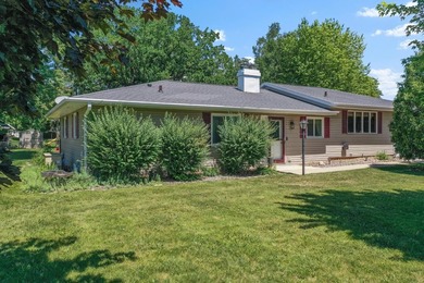 Lake Butte des Morts Home For Sale in Oshkosh Wisconsin