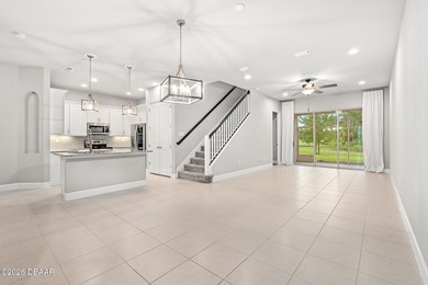 Welcome to 7 Newhaven Lane, where low-maintenance living meets - photo 9