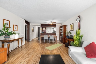 Now offered at an exceptional price, this high-floor *L* model - photo 4
